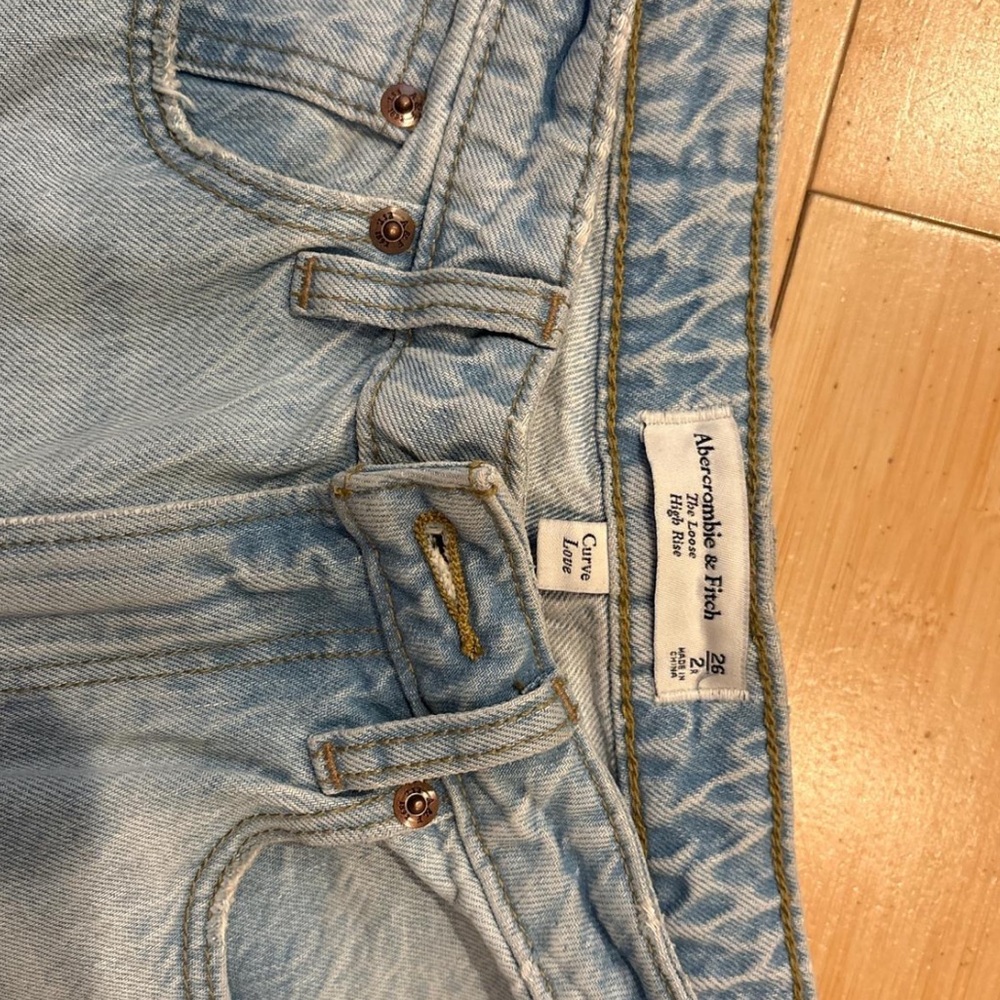 Abercrombie and Fitch curve love the loose high rise, raw distressed hem - Picture 4 of 4